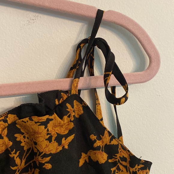 💙- Tied crop top - Picture 3 of 4